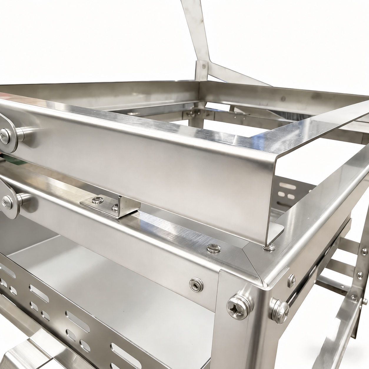 Close view of the adjustable charcoal BBQ construction